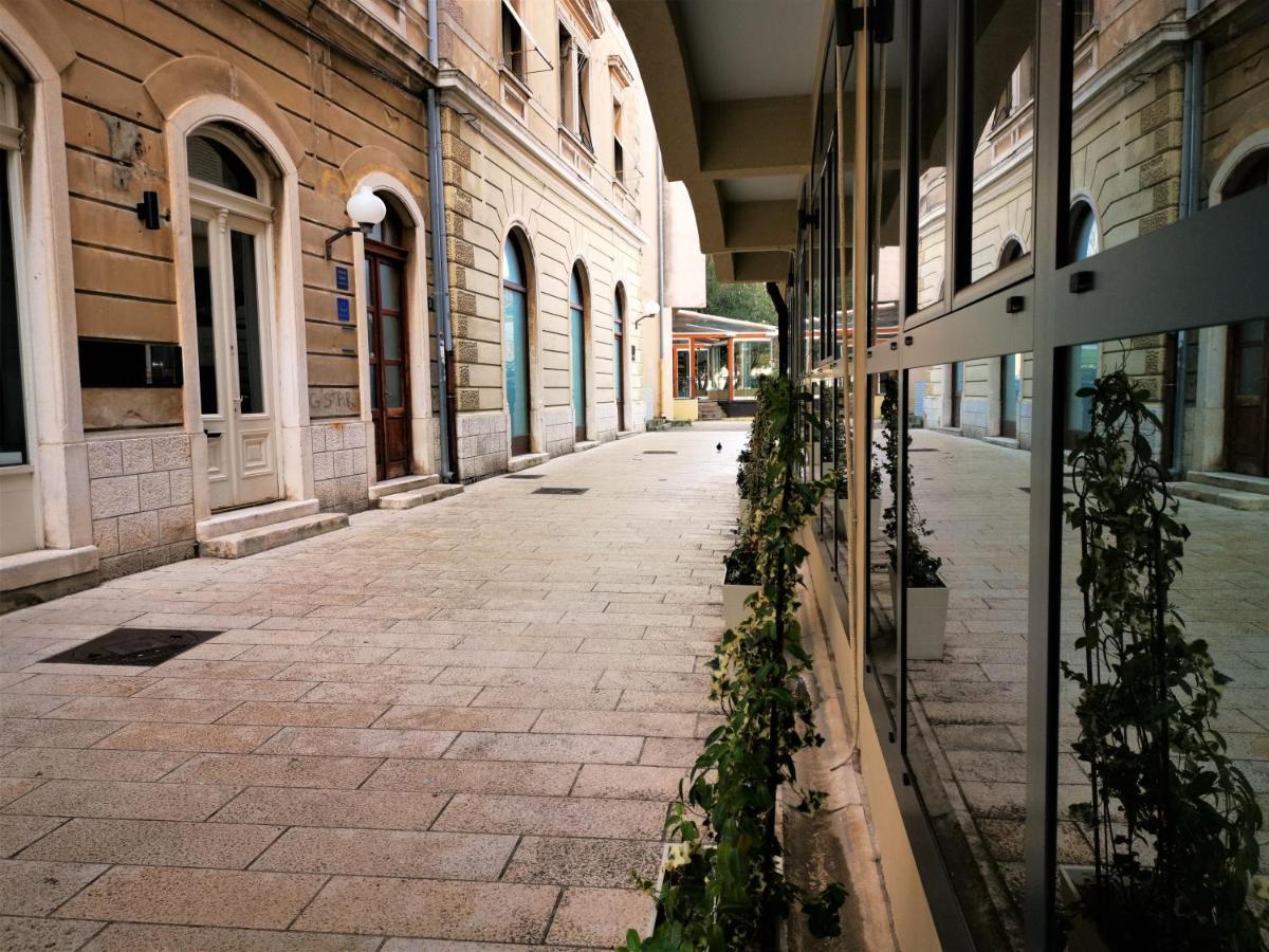 Hotel Divinity'S Reach - Old Town Center Zara Esterno foto